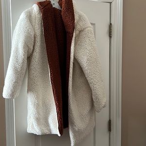 Soft reversible fleece jacket cream and brown with pockets